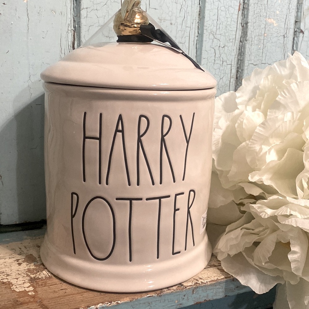 Brand new Rae dunn Harry Potter golden snitch cookie jar canister
